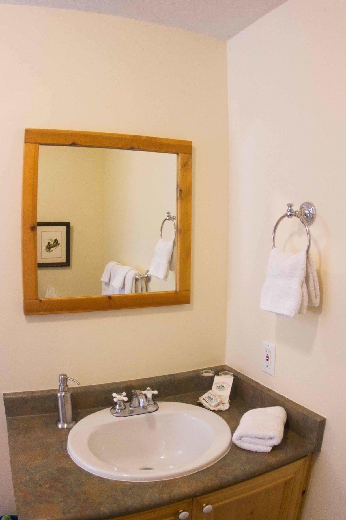 Tranquility Bay Waterfront Inn 세첼트 외부 사진