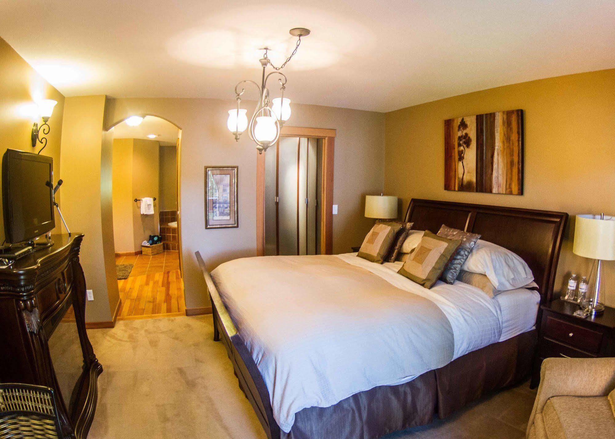 Tranquility Bay Waterfront Inn 세첼트 외부 사진