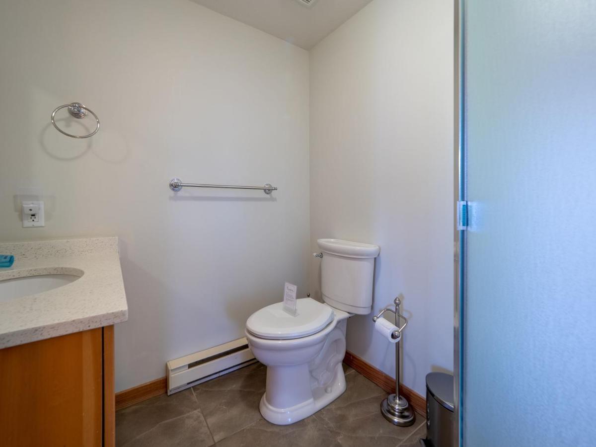 Tranquility Bay Waterfront Inn 세첼트 외부 사진
